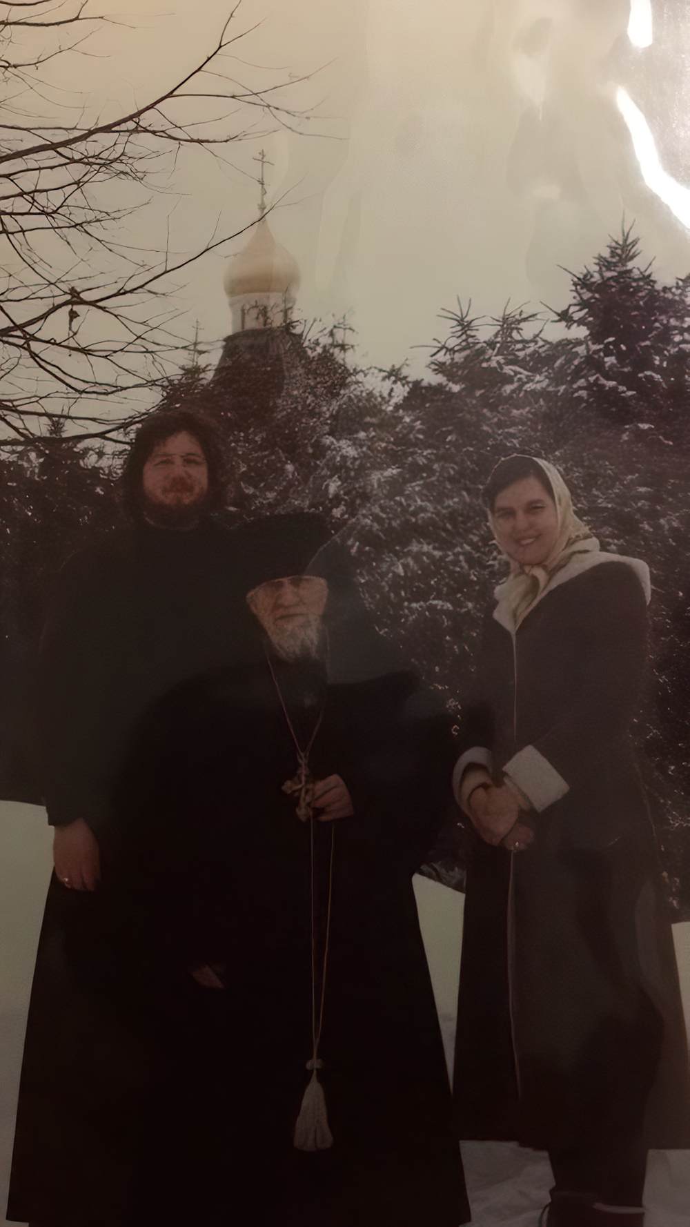 Архимандрит Пантелеимон (основатель монастыря), Гавриил и Ирина Макаровы. 1982 г.